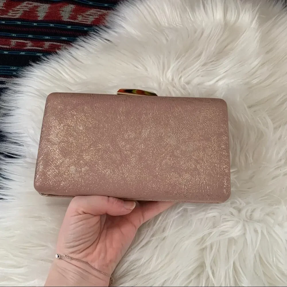Sondra Roberts Baby Pink Blush Metallic clutch - Picture 2 of 10